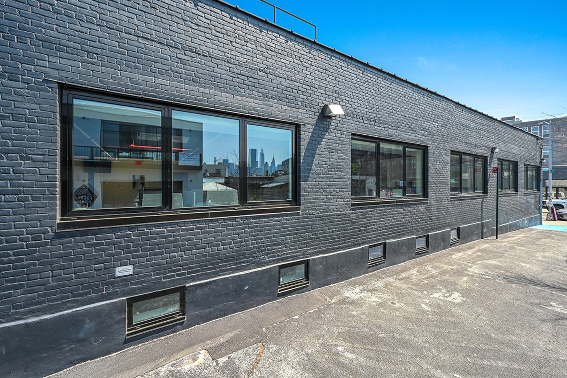 1201-44thAv-02